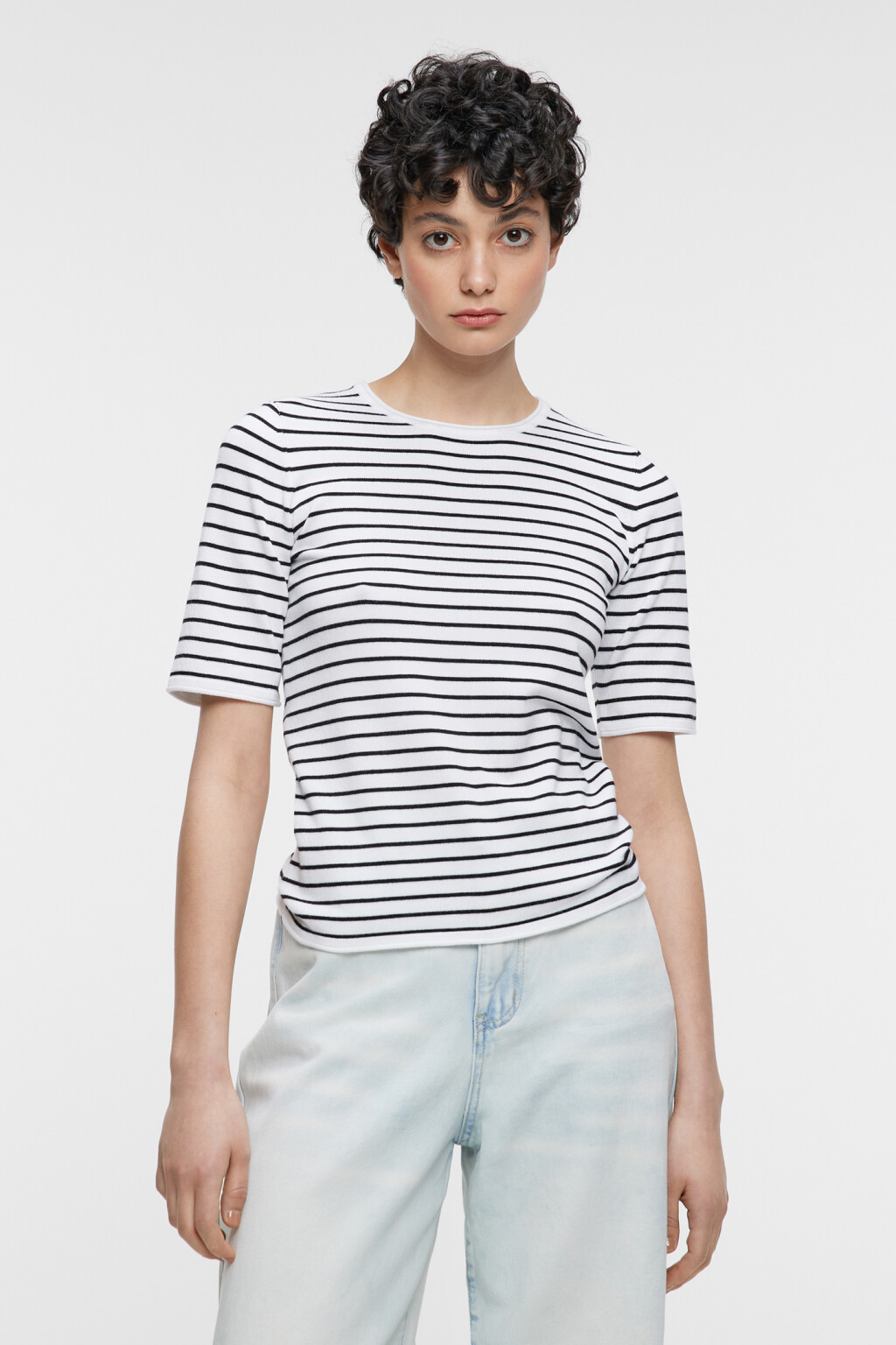 Джемпер вискозный облегающий с короткими рукавами - цвет белый - 2