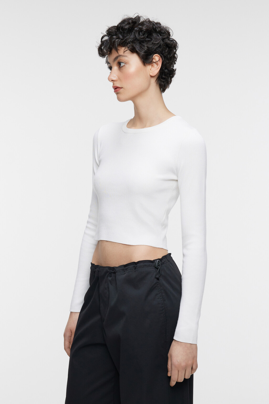 Джемпер вязаный укороченный вискозный тонкой вязки - цвет белый - 2