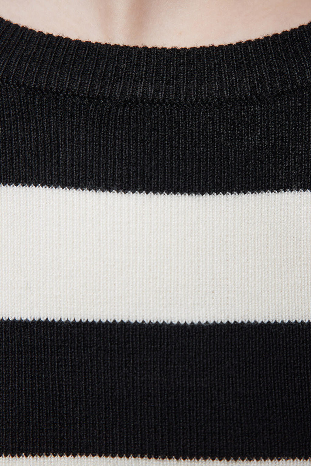 Джемпер вязаный укороченный вискозный тонкой вязки - цвет белый - 5