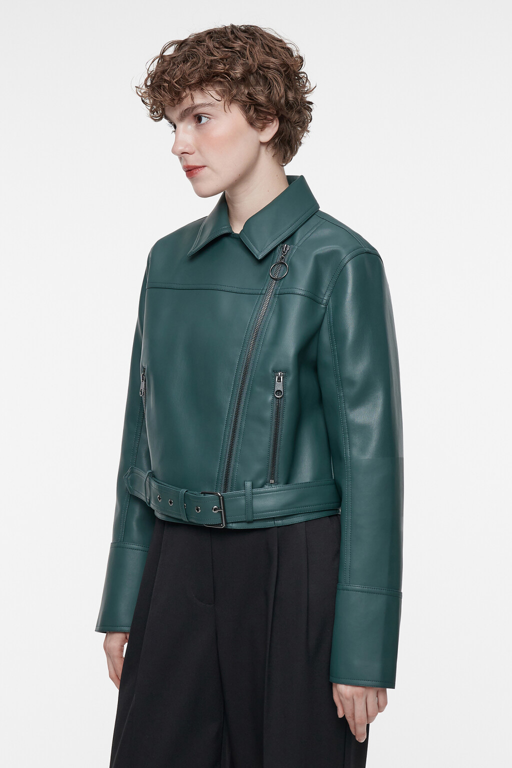 Куртка-косуха из искусственной кожи укороченная с ремнем - цвет зеленый - 3