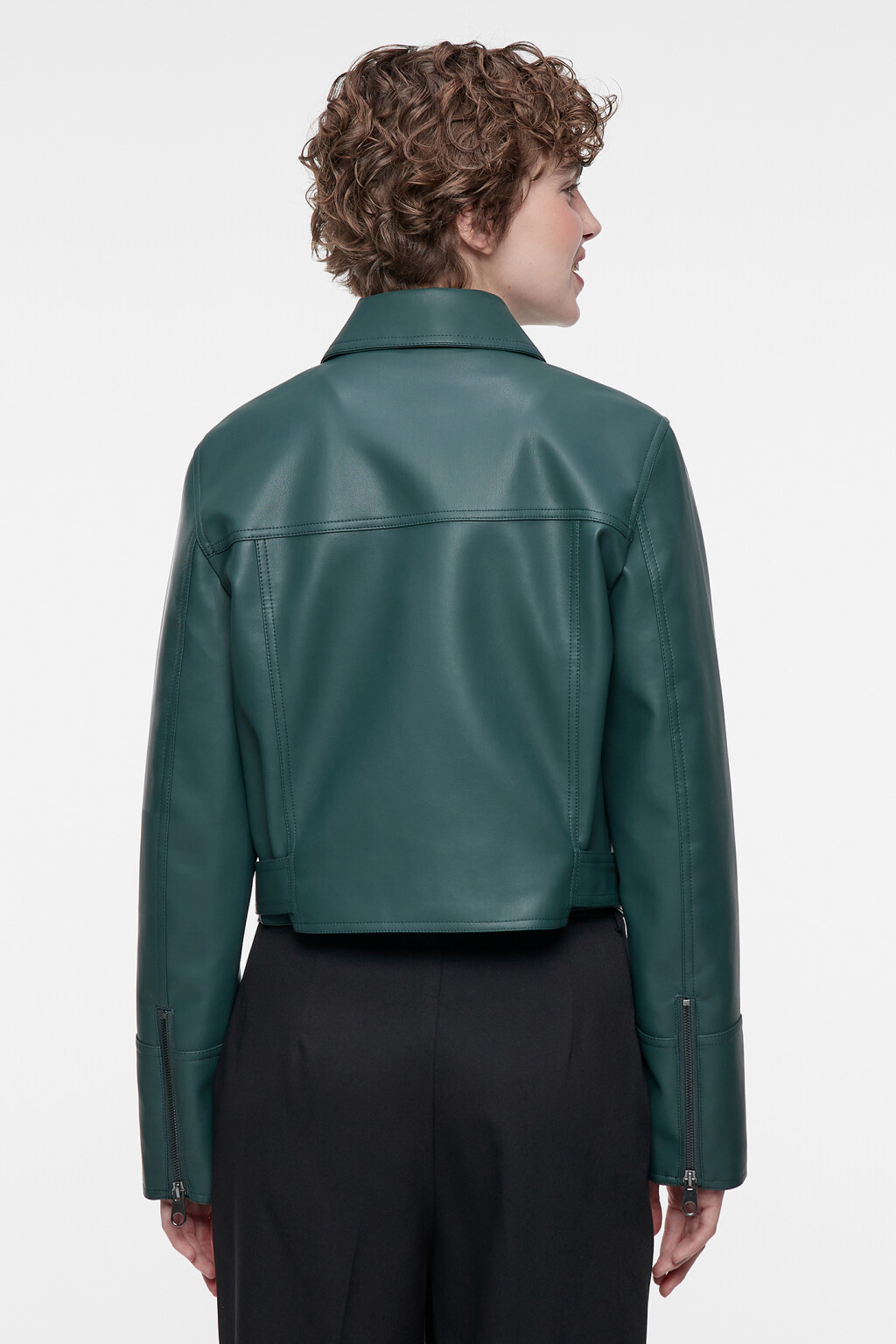 Куртка-косуха из искусственной кожи укороченная с ремнем - цвет зеленый - 4