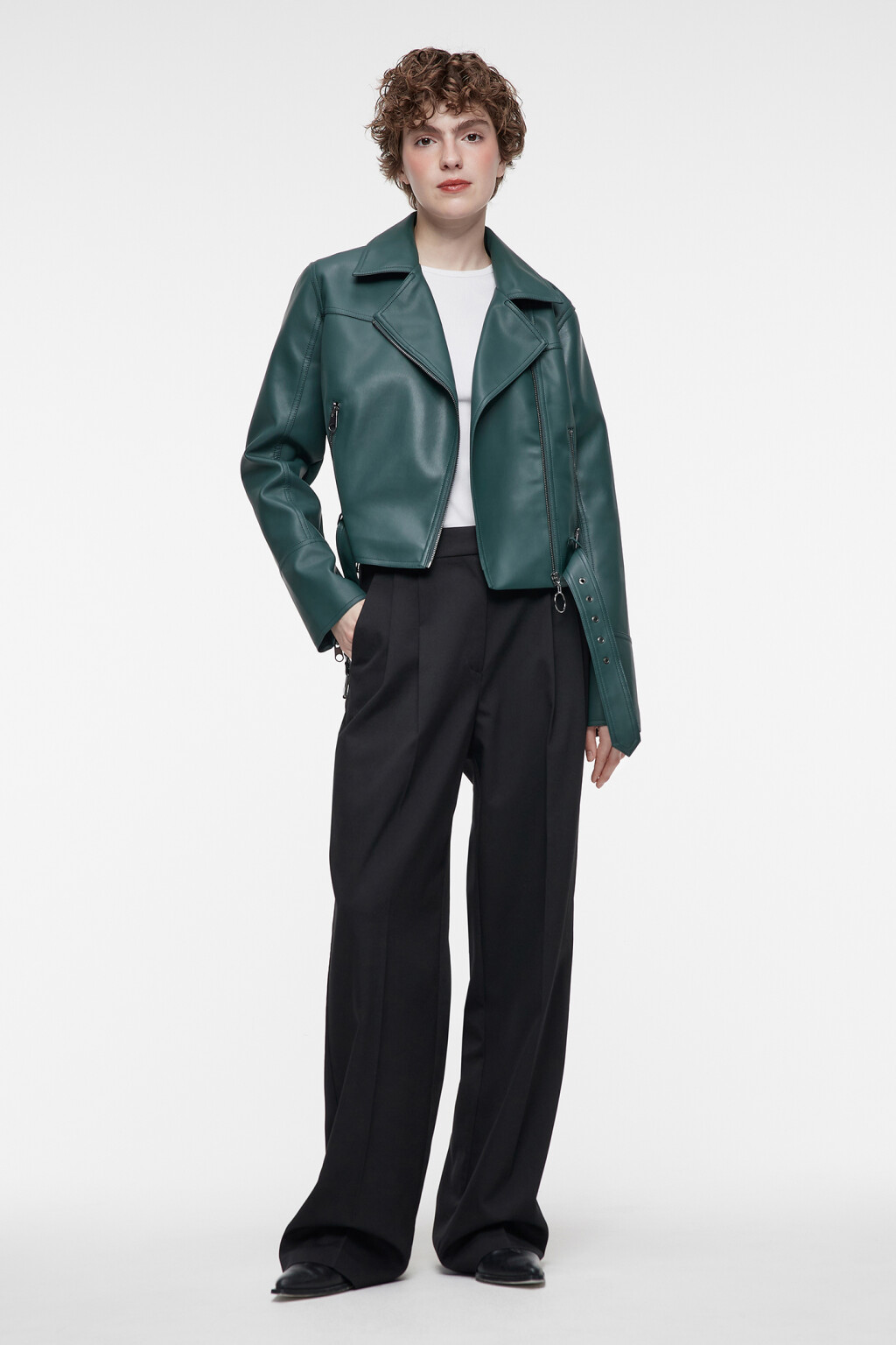 Куртка-косуха из искусственной кожи укороченная с ремнем - цвет зеленый - 1