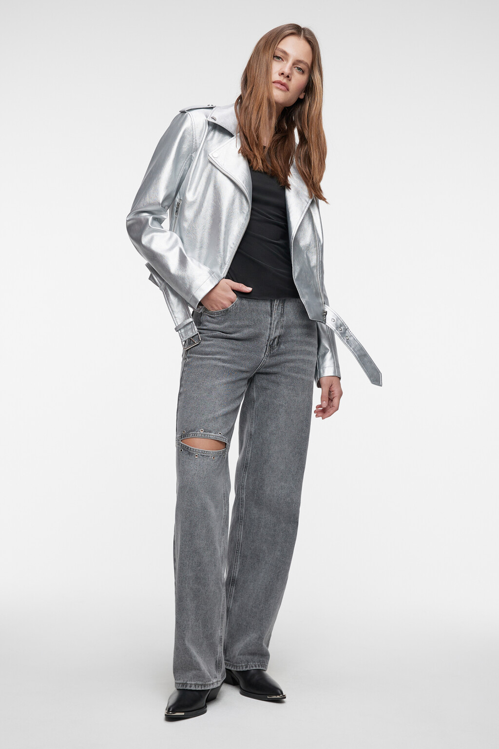 Куртка-косуха короткая серебристая с эффектом металлик - цвет серый - 8