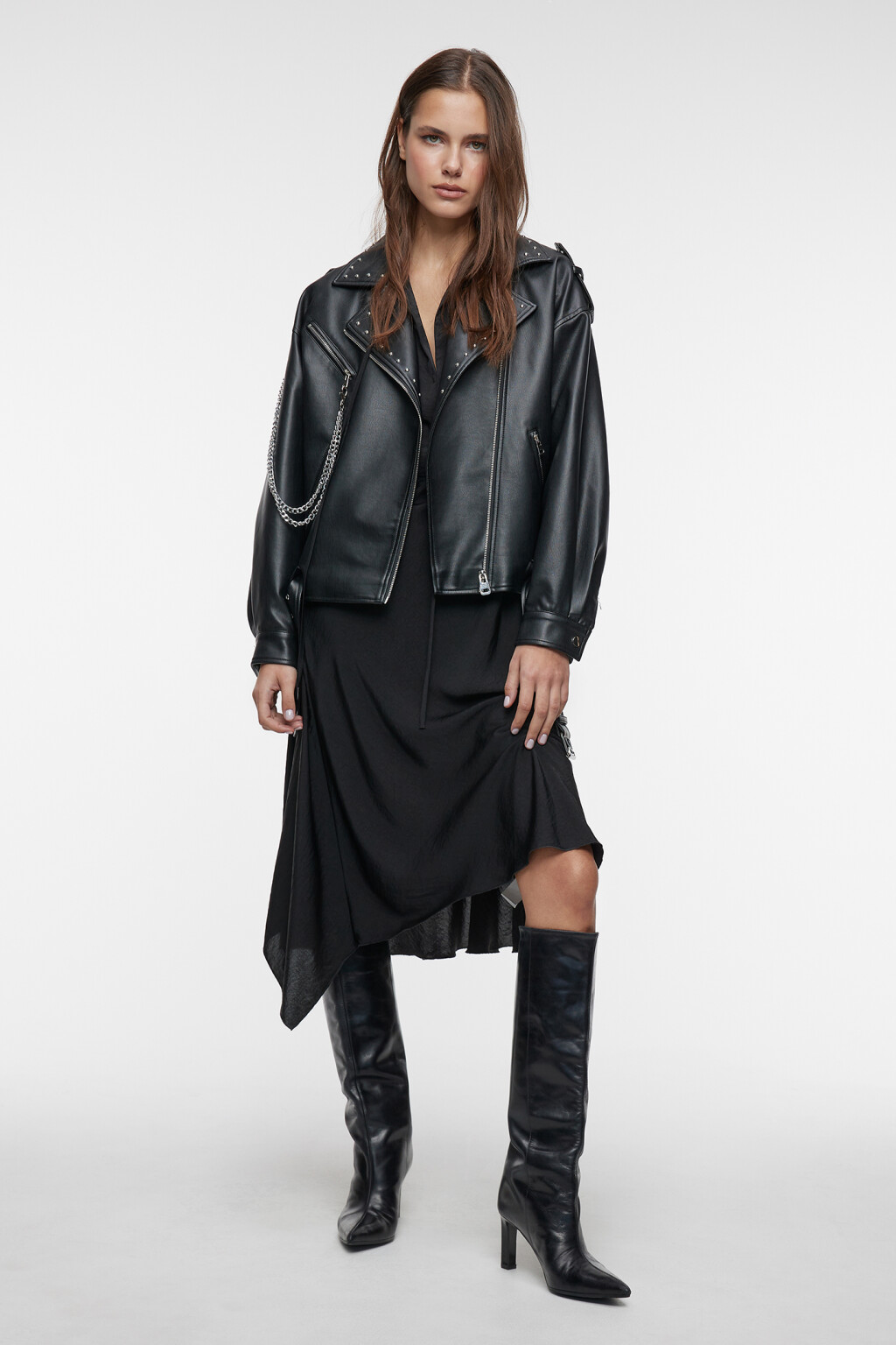 Куртка-косуха oversize с цепочкой и заклепками - цвет черный - 1