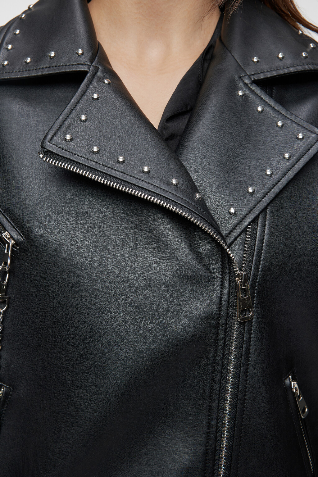 Куртка-косуха oversize с цепочкой и заклепками - цвет черный - 5