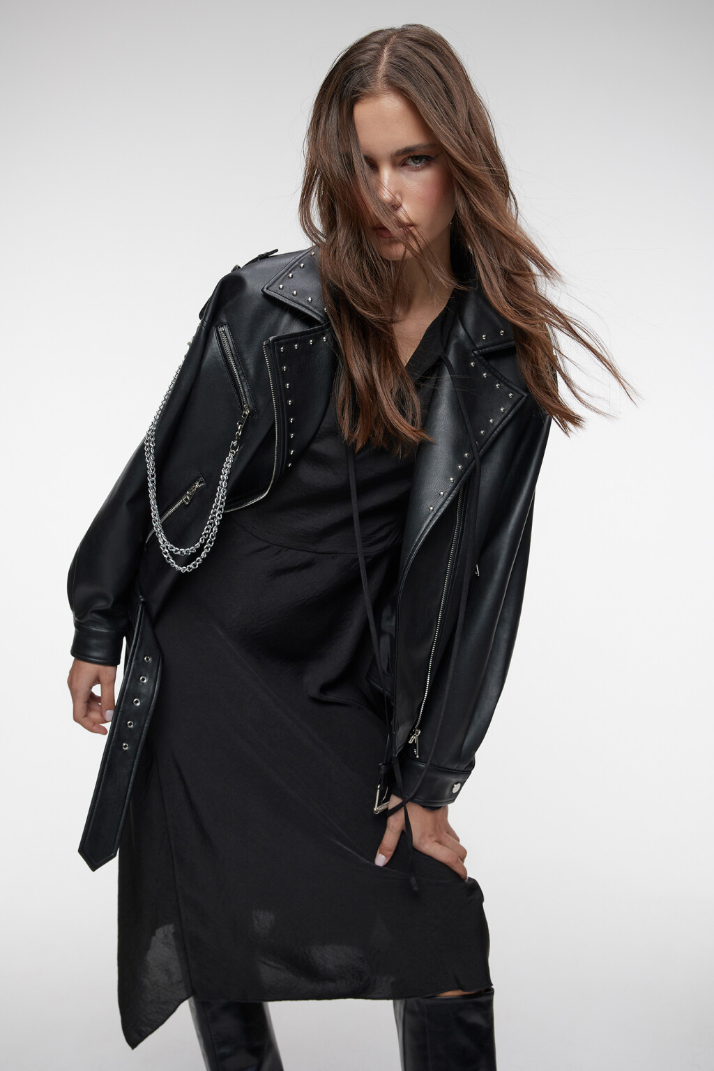 Куртка-косуха oversize с цепочкой и заклепками - цвет черный - 9