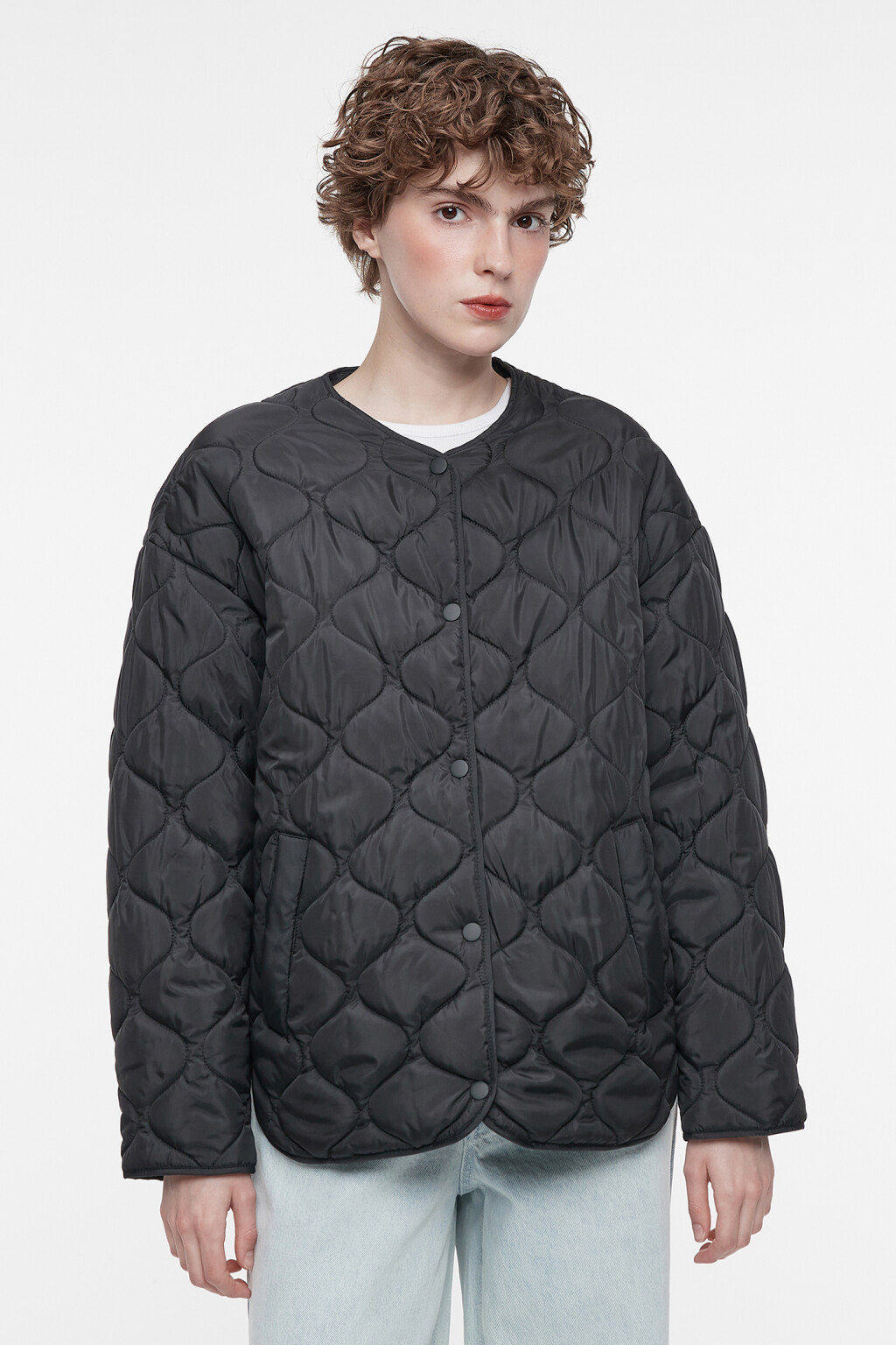 Куртка стеганая короткая с круглым вырезом без воротника - цвет черный - 2