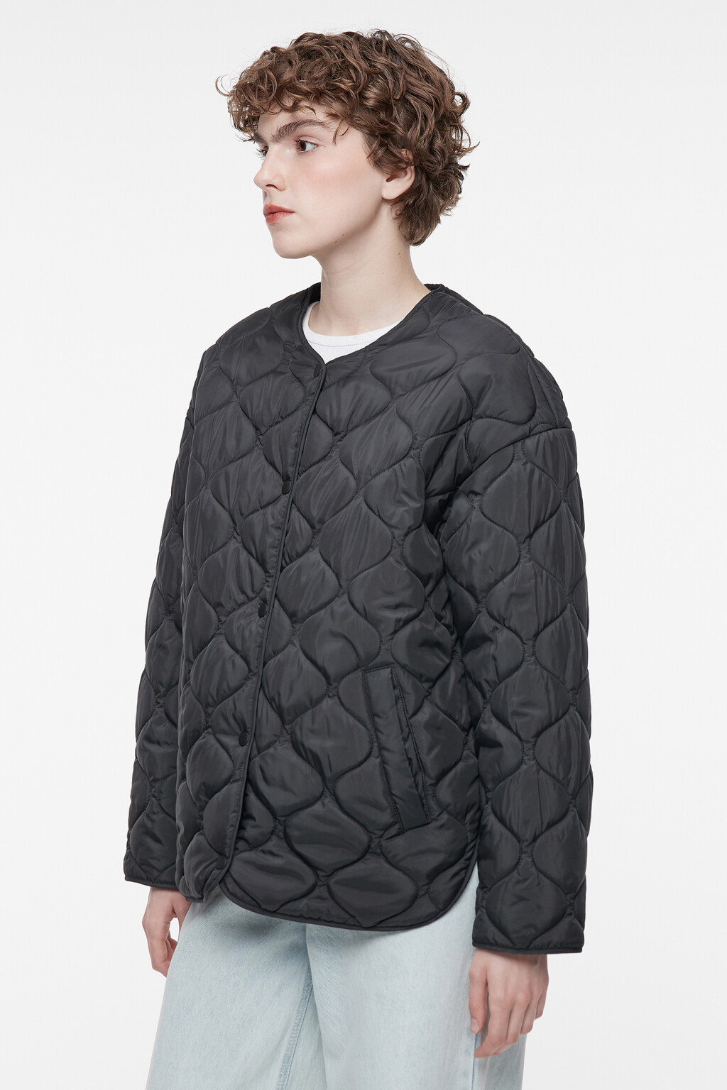 Куртка стеганая короткая с круглым вырезом без воротника - цвет черный - 3