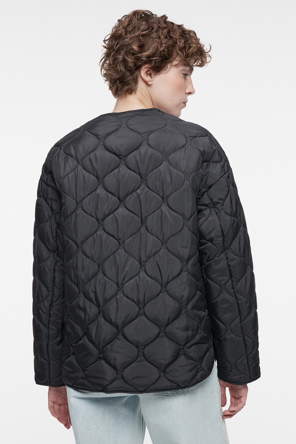 Куртка стеганая короткая с круглым вырезом без воротника - цвет черный - 4