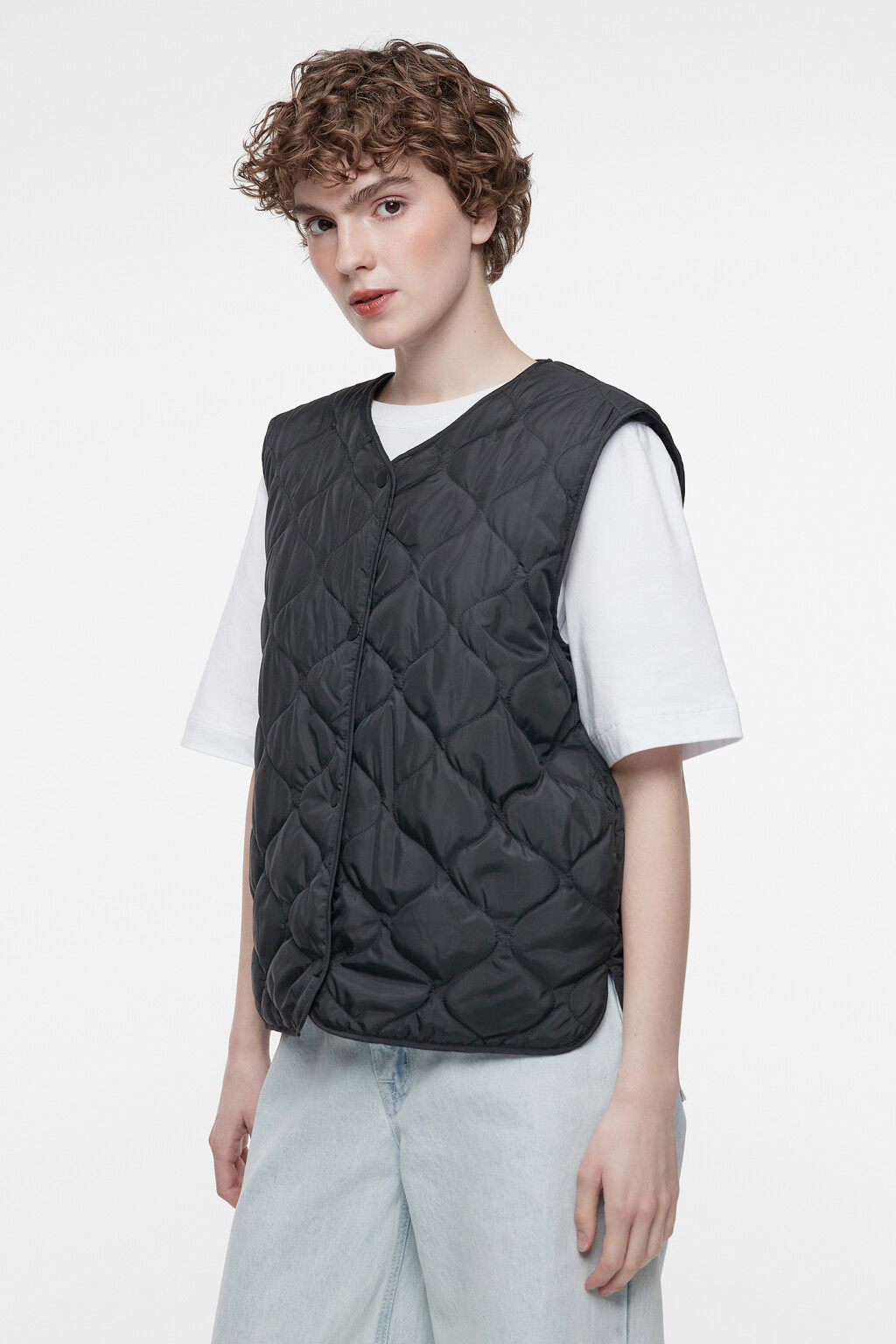 Жилет стеганый короткий с круглым вырезом без воротника - цвет черный - 3