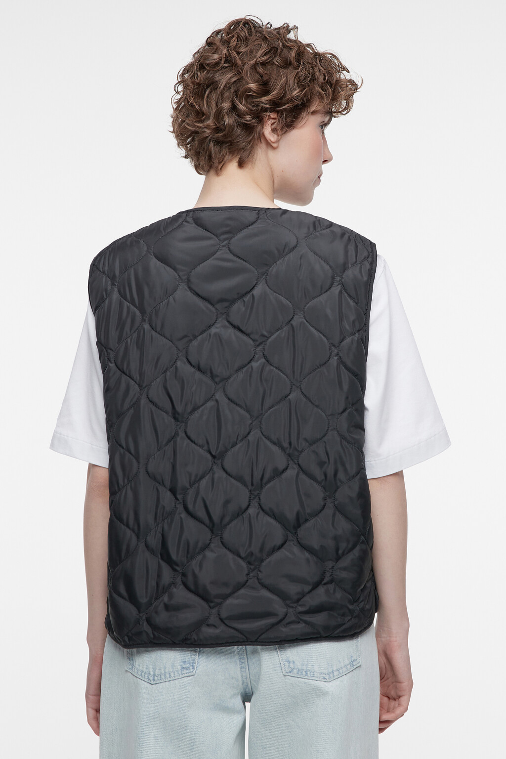 Жилет стеганый короткий с круглым вырезом без воротника - цвет черный - 4
