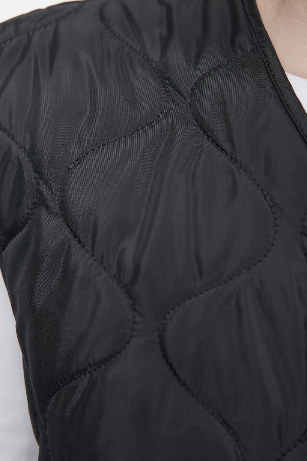 Жилет стеганый короткий с круглым вырезом без воротника - цвет черный - 5