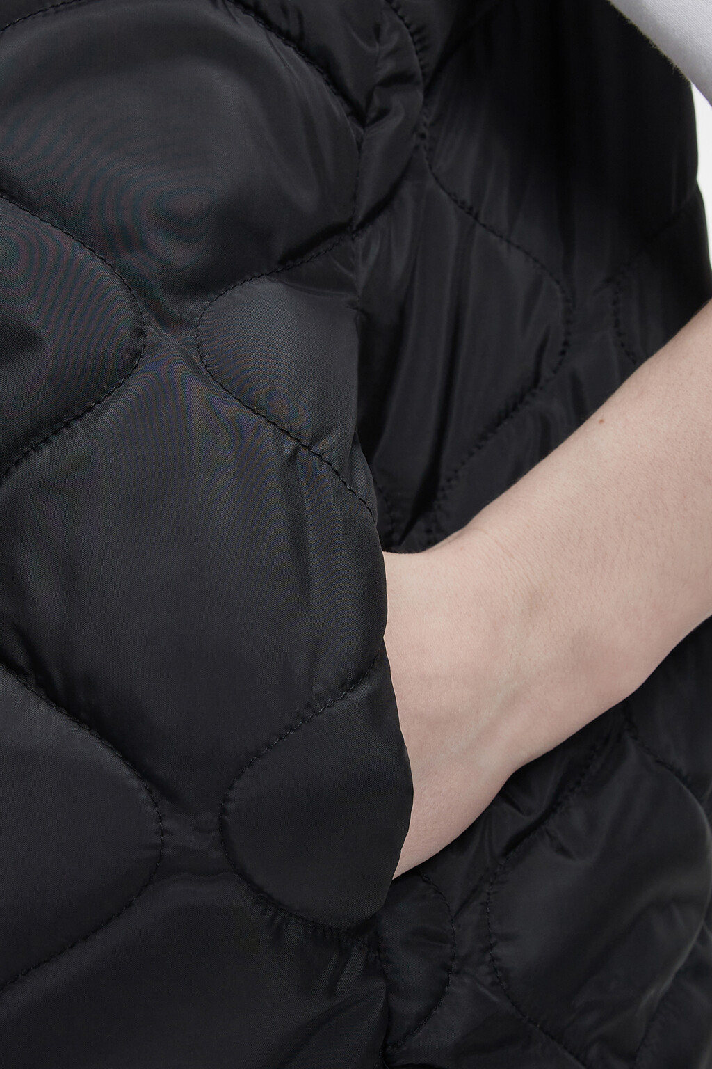 Жилет стеганый короткий с круглым вырезом без воротника - цвет черный - 7