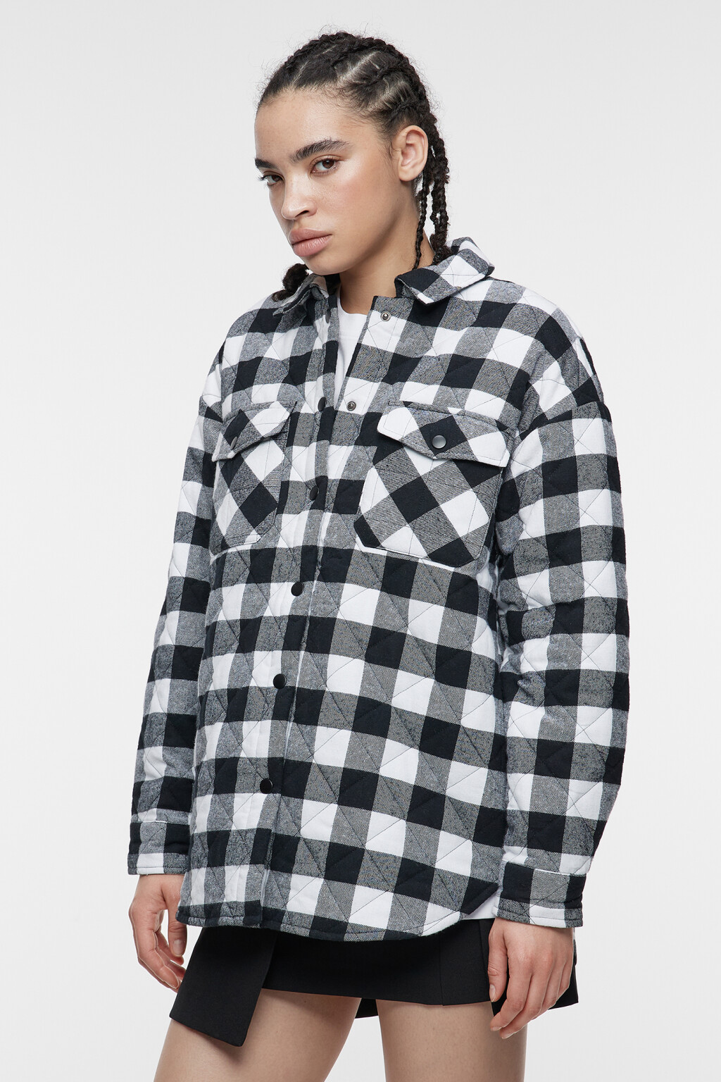 Куртка-рубашка стеганая утепленная с нагрудными карманами - цвет черный - 3