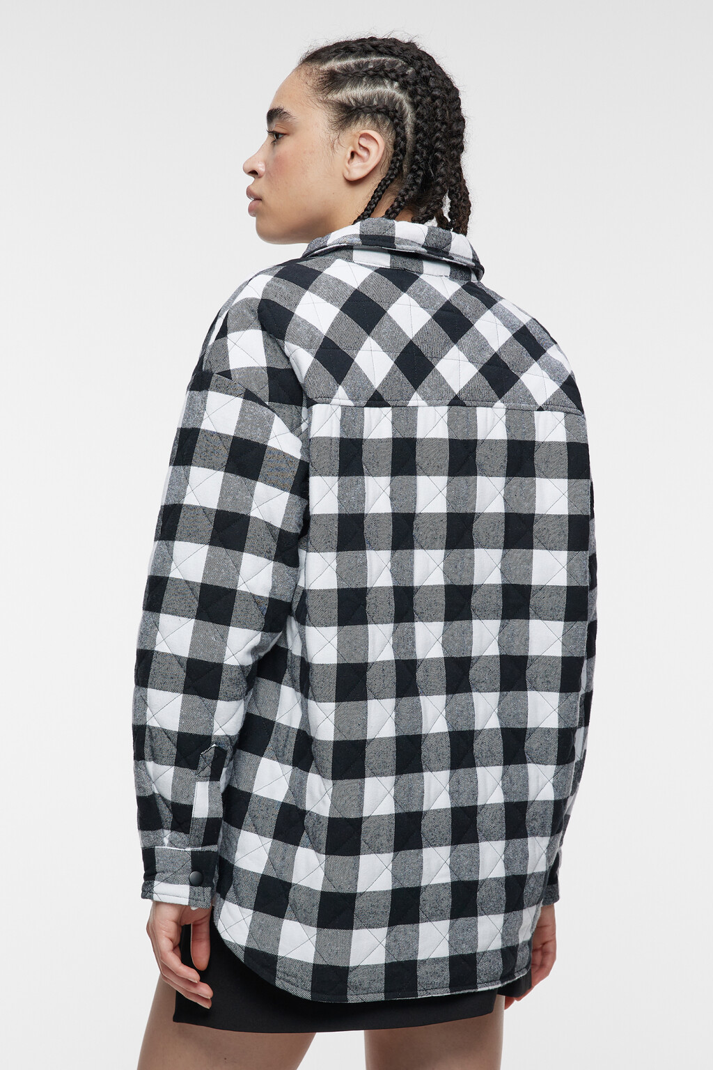 Куртка-рубашка стеганая утепленная с нагрудными карманами - цвет черный - 4