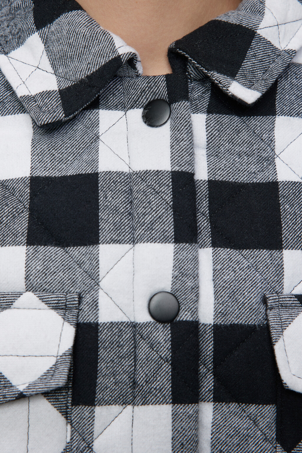 Куртка-рубашка стеганая утепленная с нагрудными карманами - цвет черный - 5