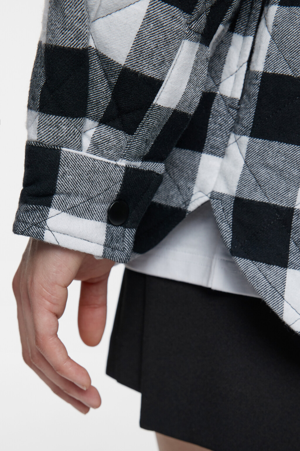 Куртка-рубашка стеганая утепленная с нагрудными карманами - цвет черный - 7