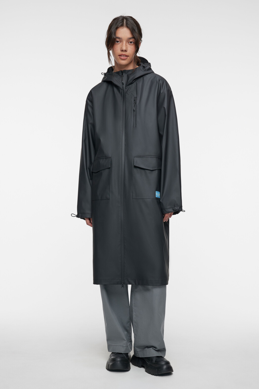 Плащ-дождевик прорезиненный с капюшоном и козырьком - цвет черный - 2