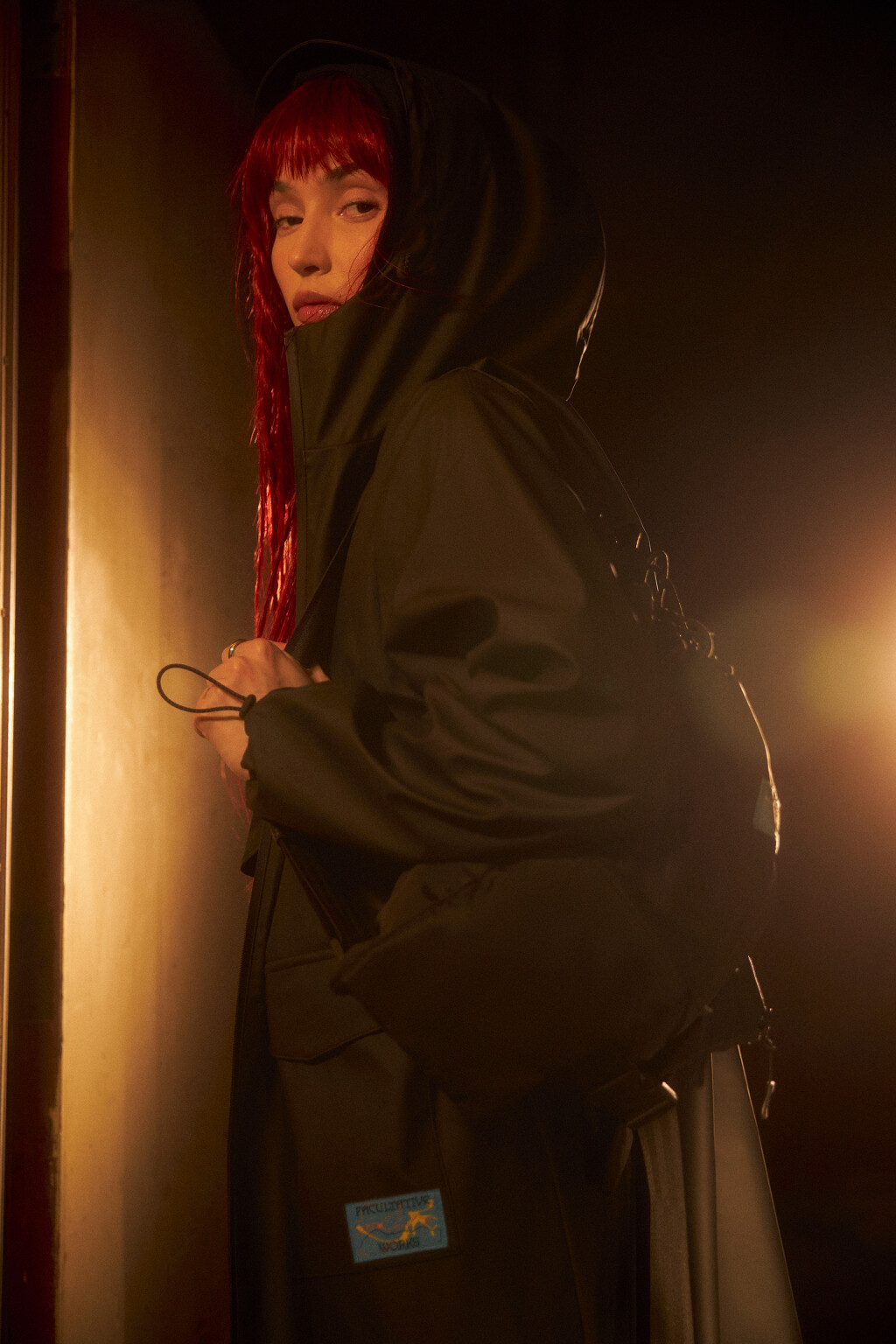 Плащ-дождевик прорезиненный с капюшоном и козырьком - цвет черный - 10