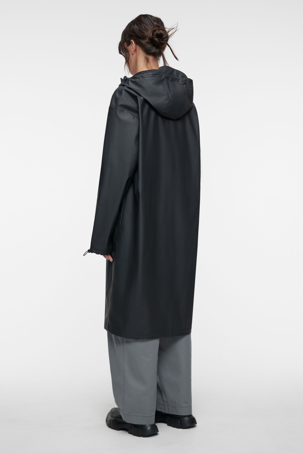 Плащ-дождевик прорезиненный с капюшоном и козырьком - цвет черный - 4