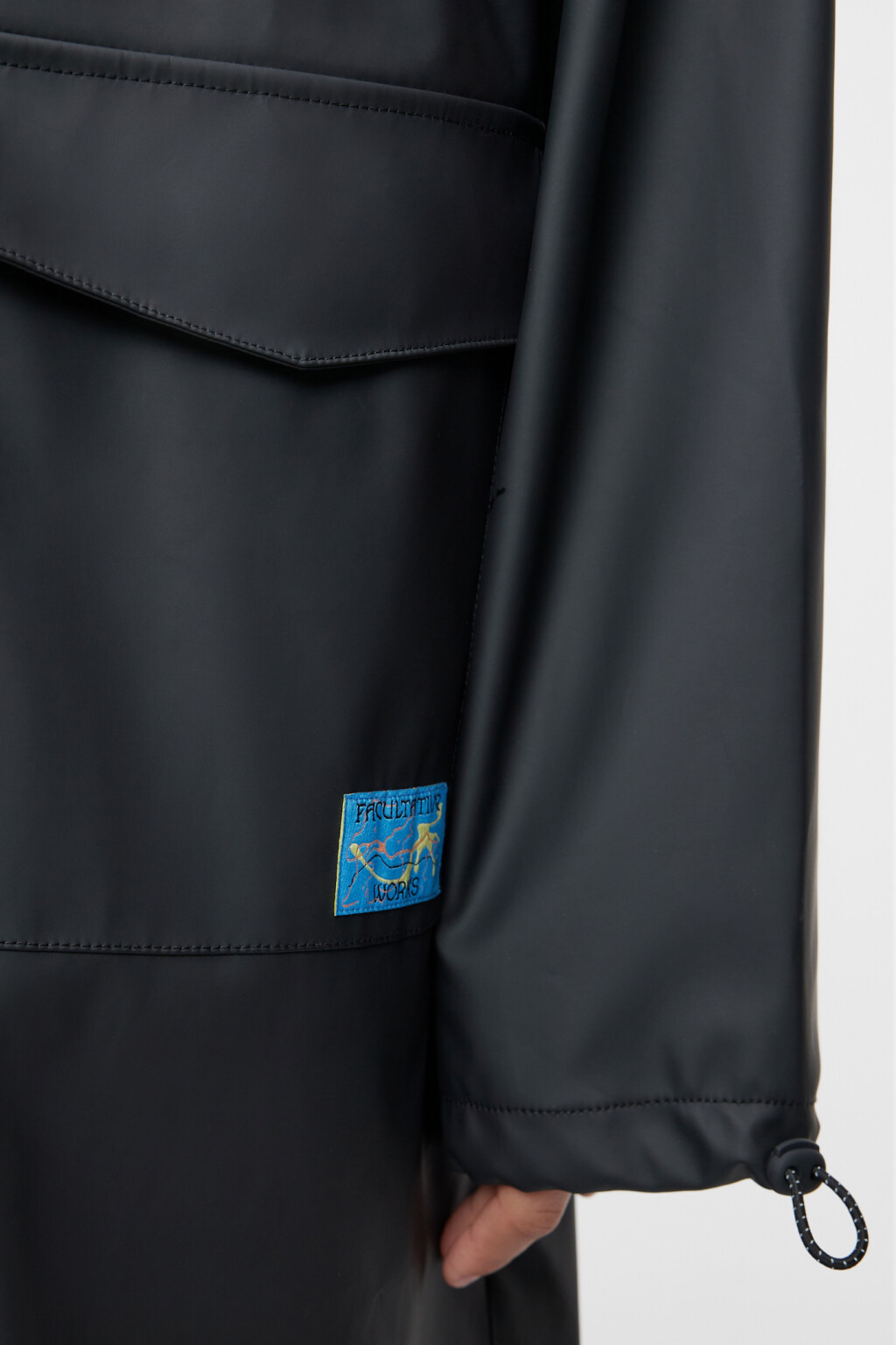 Плащ-дождевик прорезиненный с капюшоном и козырьком - цвет черный - 7