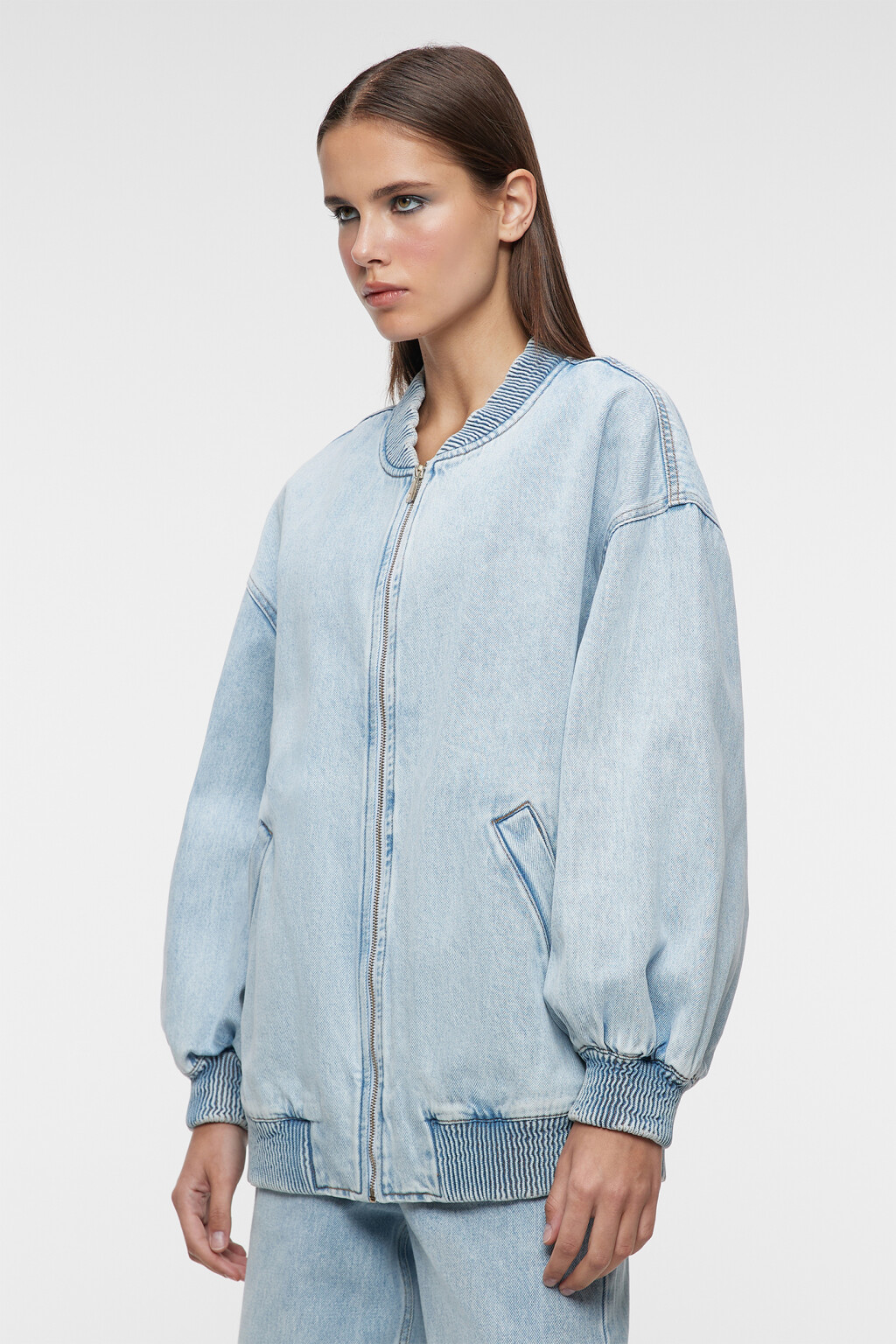 Куртка-бомбер oversize джинсовая на молнии - цвет голубой - 3