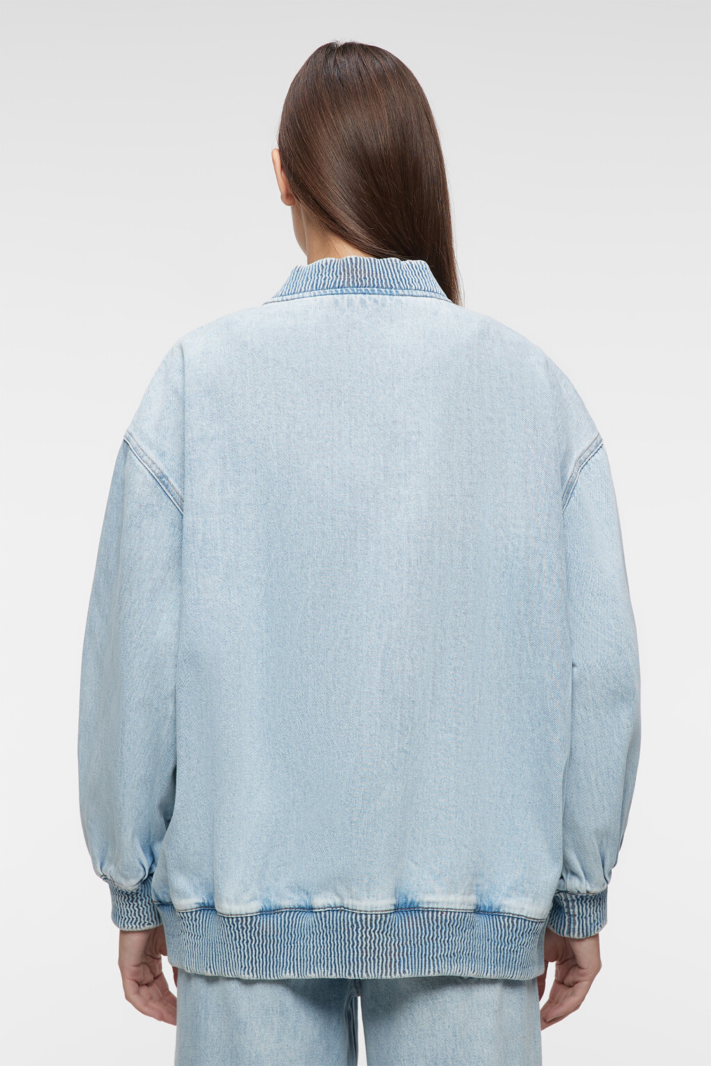 Куртка-бомбер oversize джинсовая на молнии - цвет голубой - 4