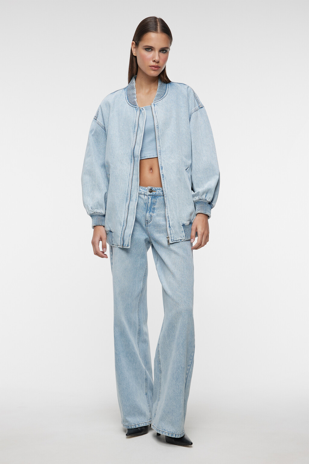 Куртка-бомбер oversize джинсовая на молнии - цвет голубой - 5