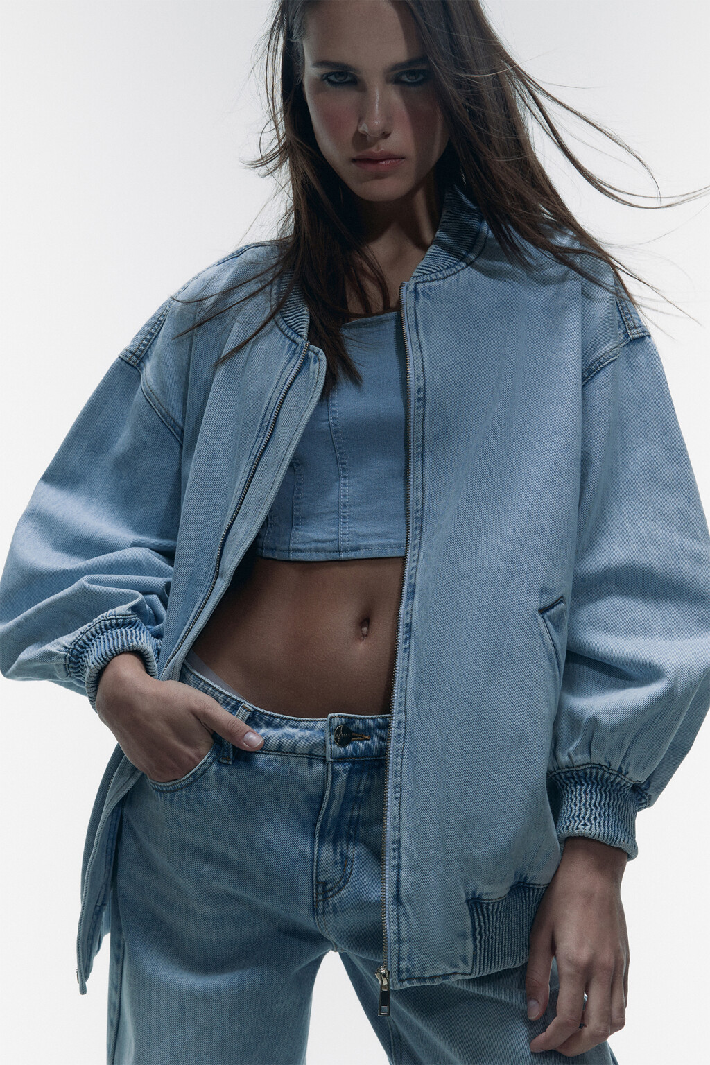 Куртка-бомбер oversize джинсовая на молнии - цвет голубой - 8