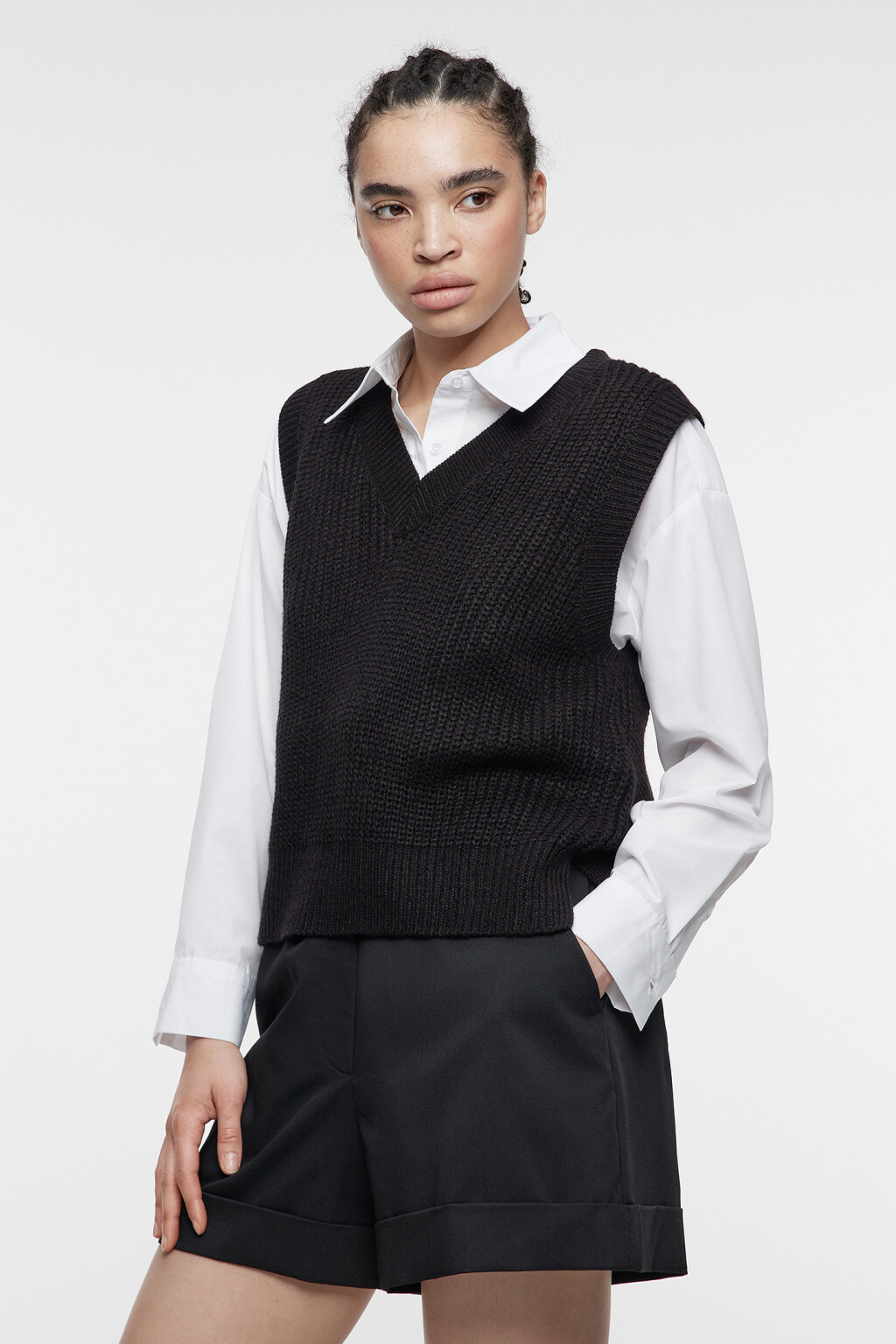 Жилет толстой вязки короткий с V-образным вырезом - цвет черный - 3