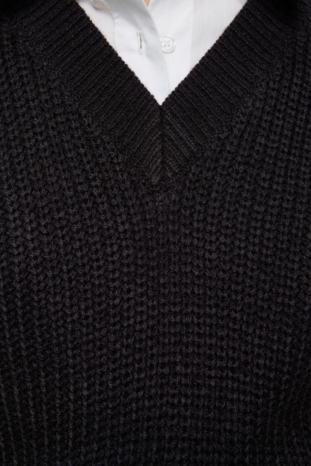 Жилет толстой вязки короткий с V-образным вырезом - цвет черный - 5