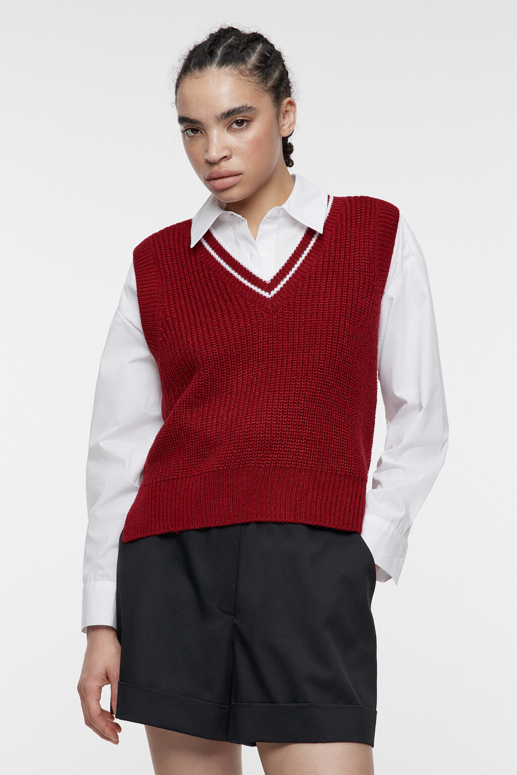 Жилет толстой вязки короткий с V-образным вырезом - цвет красный - 2