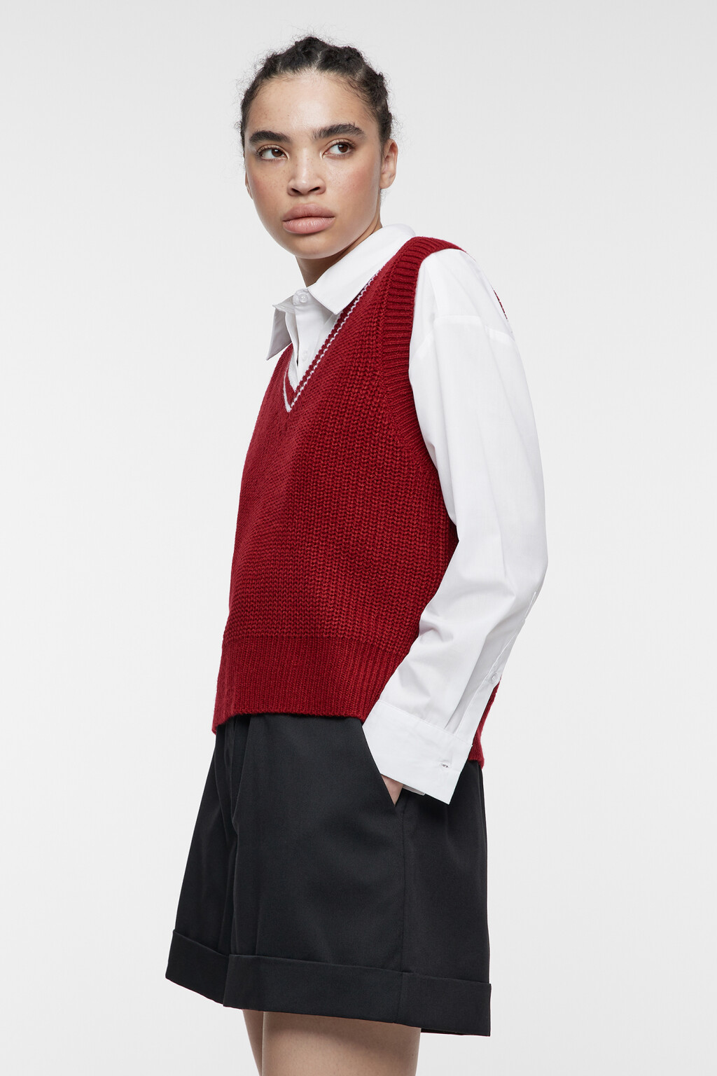 Жилет толстой вязки короткий с V-образным вырезом - цвет красный - 3
