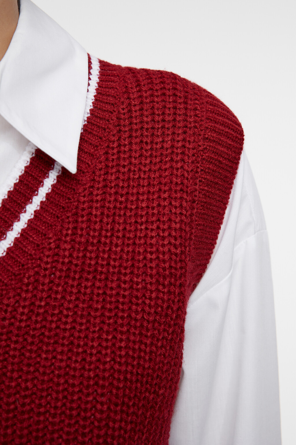 Жилет толстой вязки короткий с V-образным вырезом - цвет красный - 6