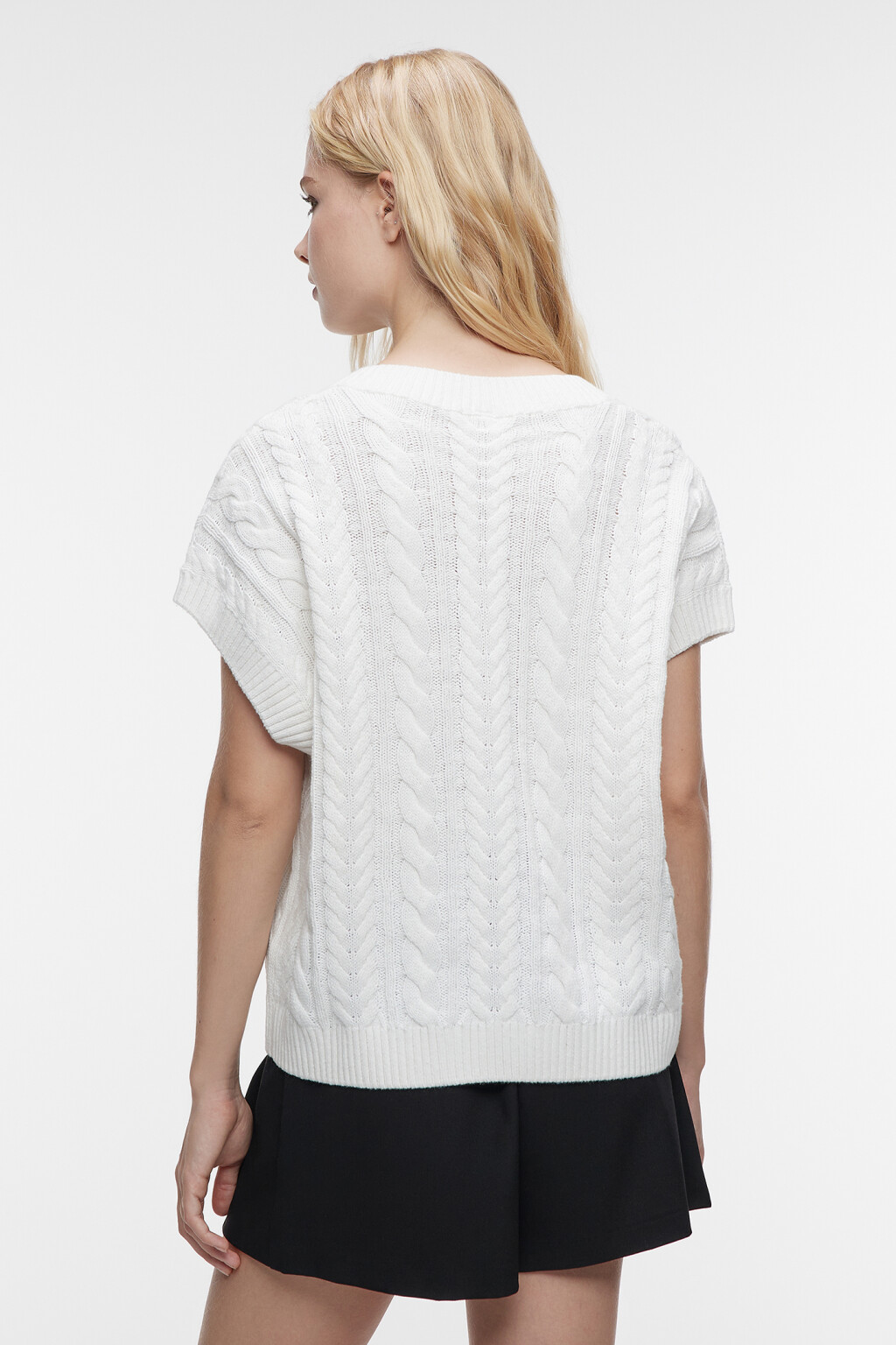 Жилет oversize вязаный хлопковый с узором в косичку - цвет бежевый - 4