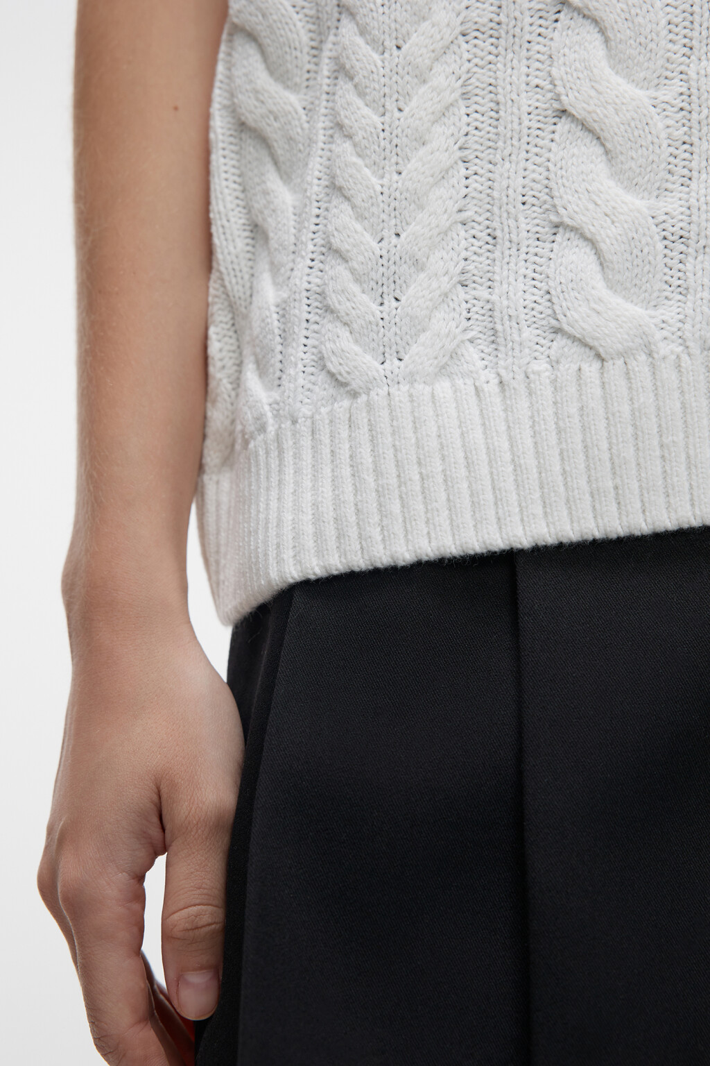 Жилет oversize вязаный хлопковый с узором в косичку - цвет бежевый - 7