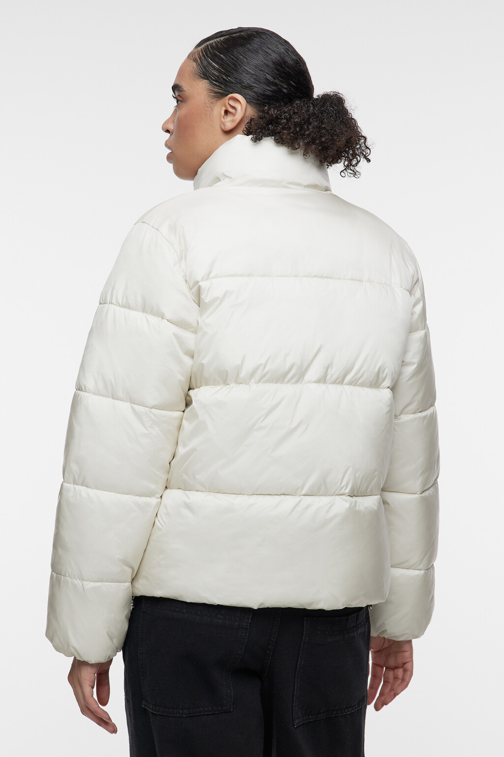 Куртка стеганая короткая с воротником-стойкой - цвет молочный - 4