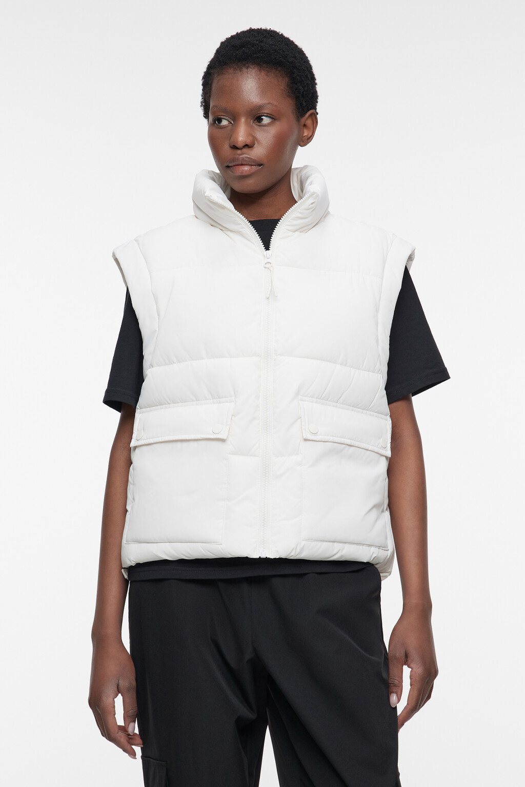 Жилет стеганый укороченный с накладными карманами - цвет бежевый - 1