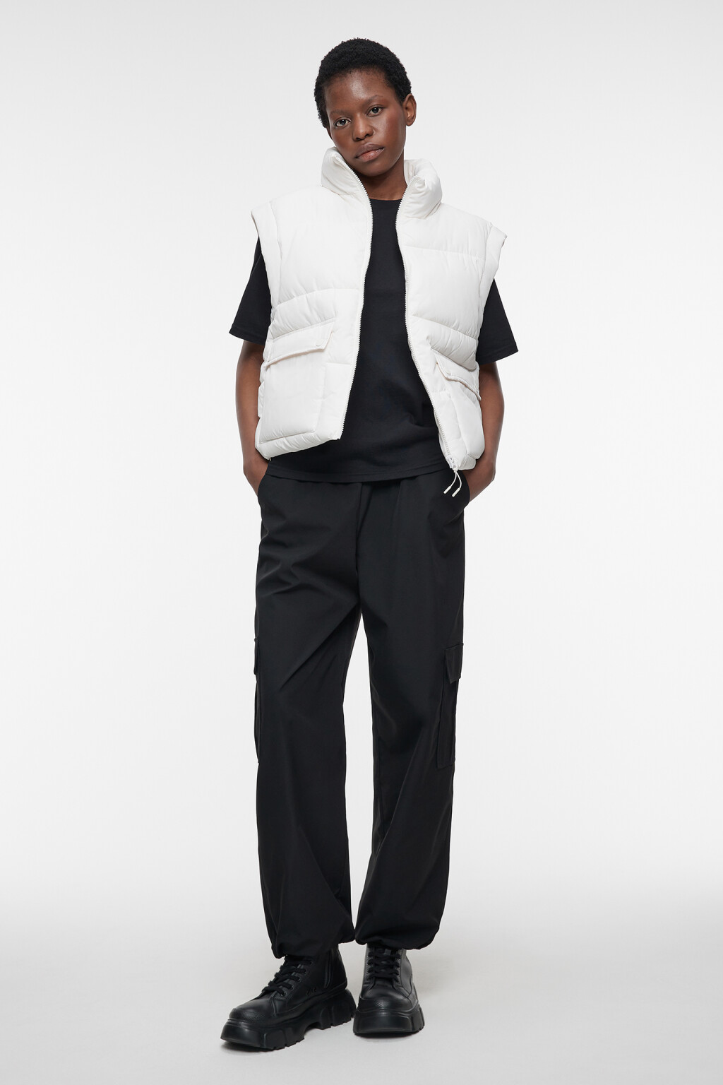 Жилет стеганый укороченный с накладными карманами - цвет бежевый - 4