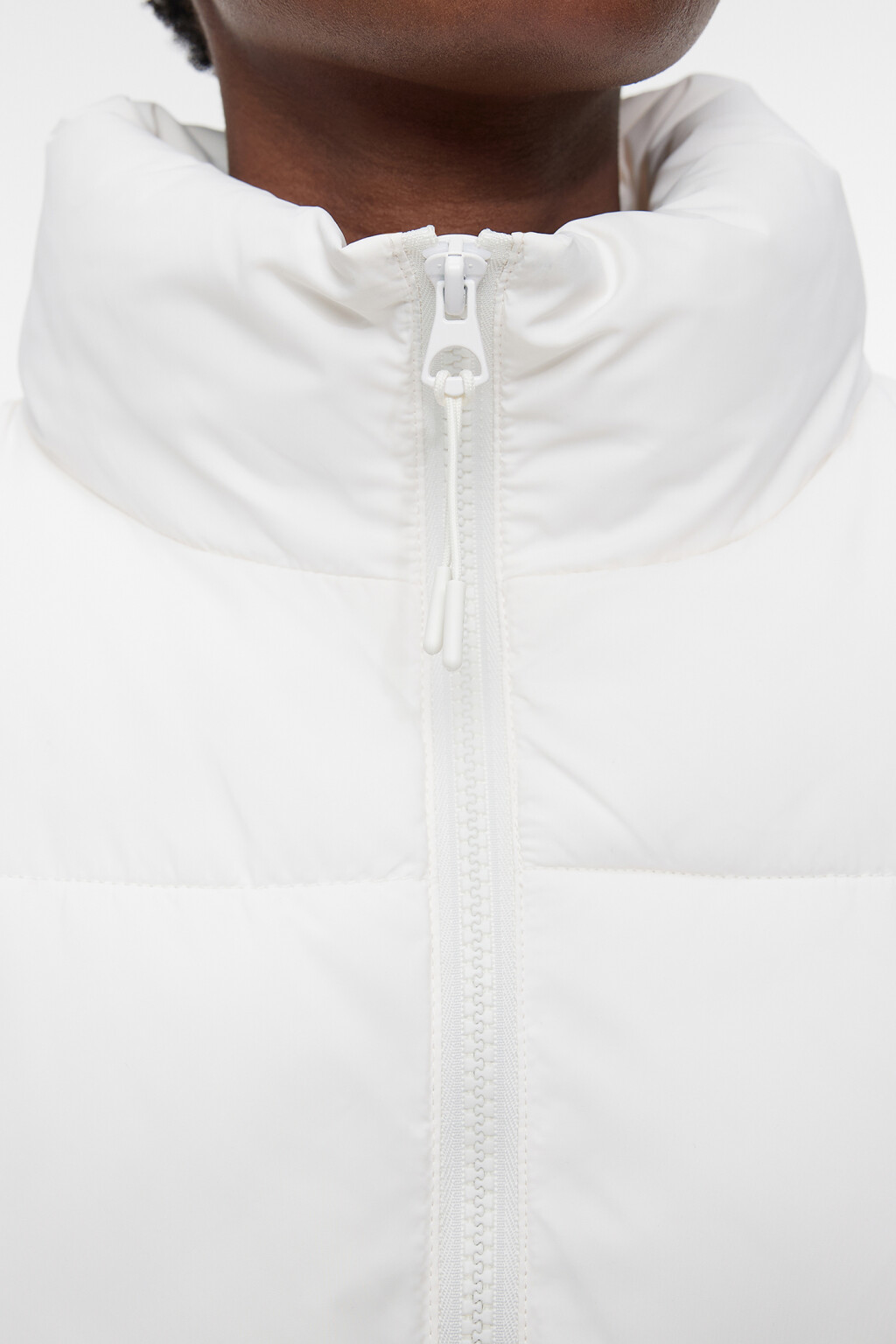 Жилет стеганый укороченный с накладными карманами - цвет бежевый - 6