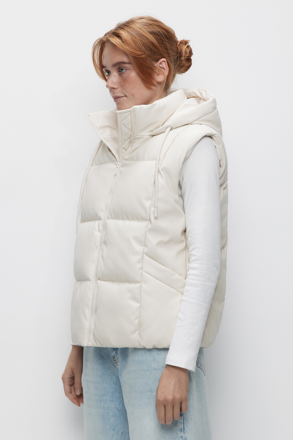 Жилет стеганый с капюшоном - цвет бежевый - 3