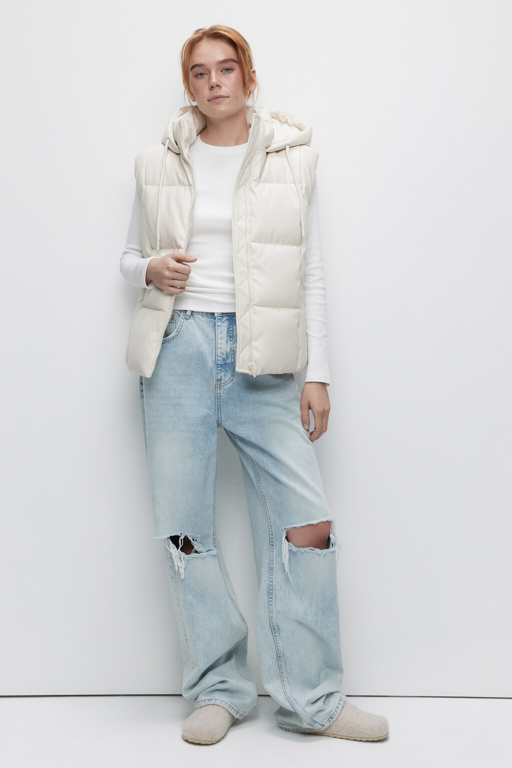 Жилет стеганый с капюшоном - цвет бежевый - 1