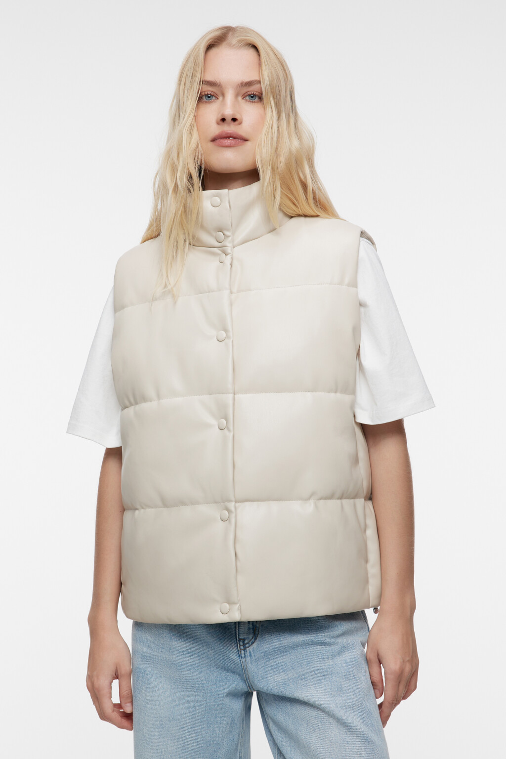 Жилет стеганый из искусственной кожи с воротником-стойкой - цвет бежевый - 2