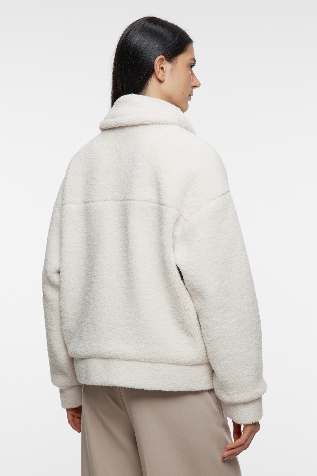 Куртка-рубашка из искусственного меха укороченная - цвет молочный - 4