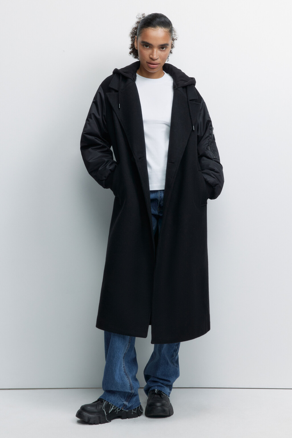 Пальто двубортное драповое с рукавами бомбера - цвет черный - 1