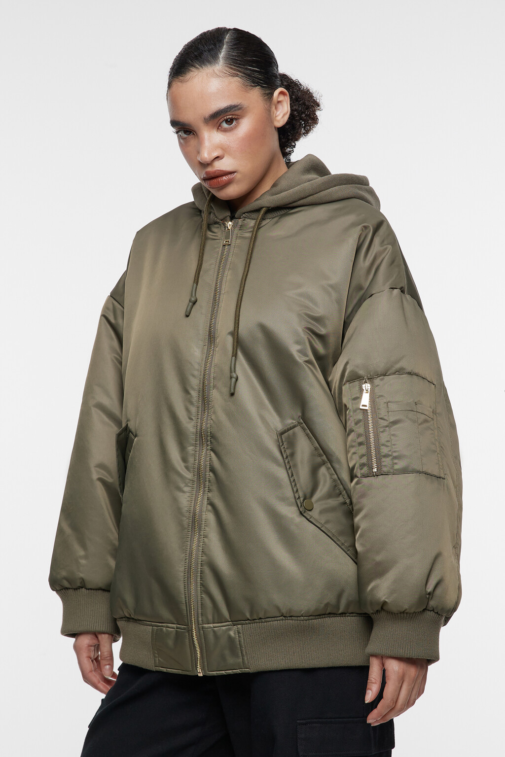 Куртка-бомбер oversize с трикотажным капюшоном - цвет зеленый - 3