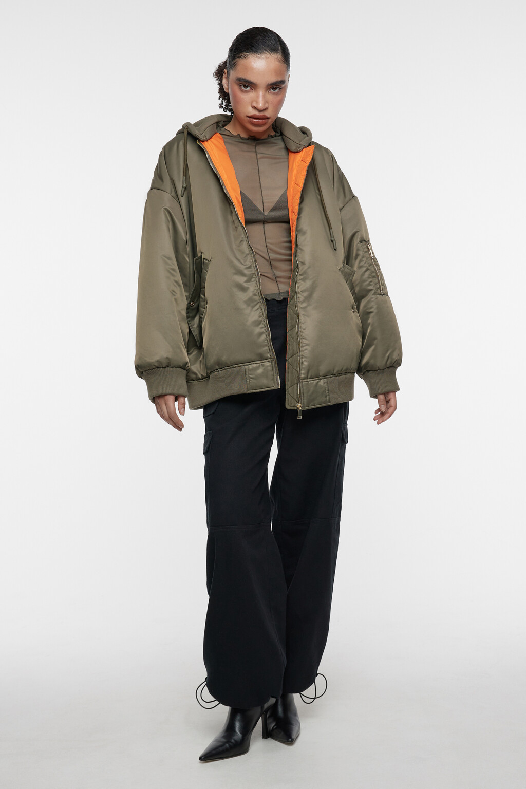 Куртка-бомбер oversize с трикотажным капюшоном - цвет зеленый - 1