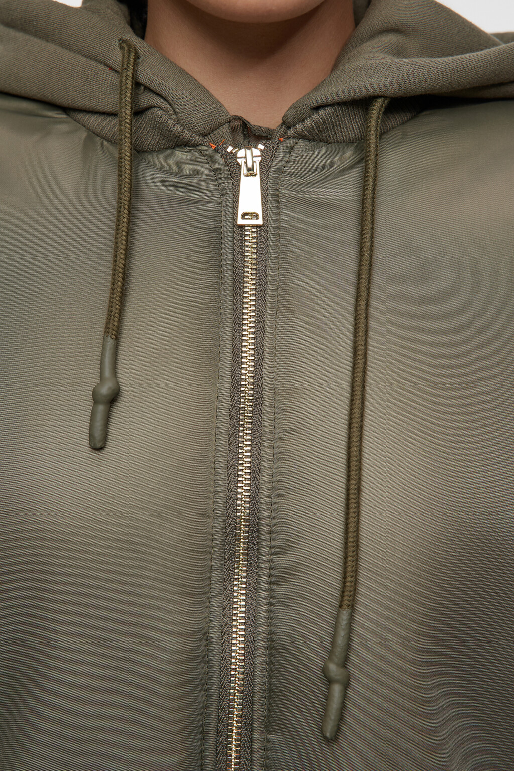 Куртка-бомбер oversize с трикотажным капюшоном - цвет зеленый - 5