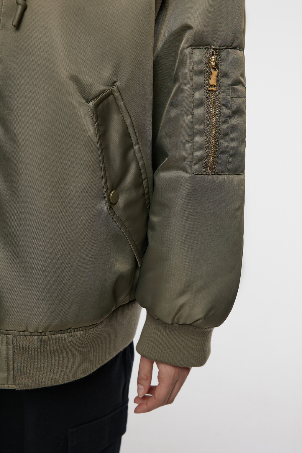 Куртка-бомбер oversize с трикотажным капюшоном - цвет зеленый - 6