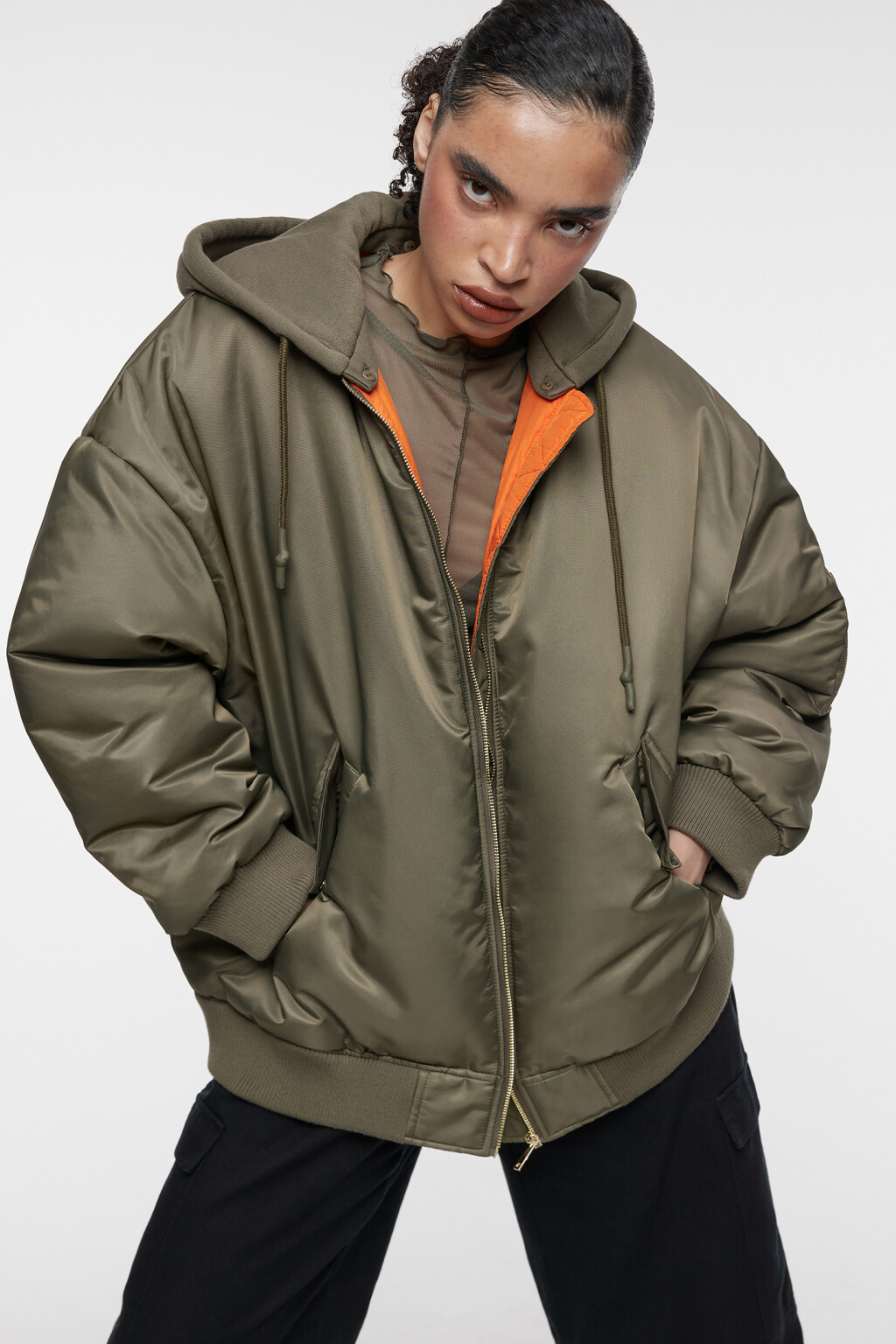 Куртка-бомбер oversize с трикотажным капюшоном - цвет зеленый - 8